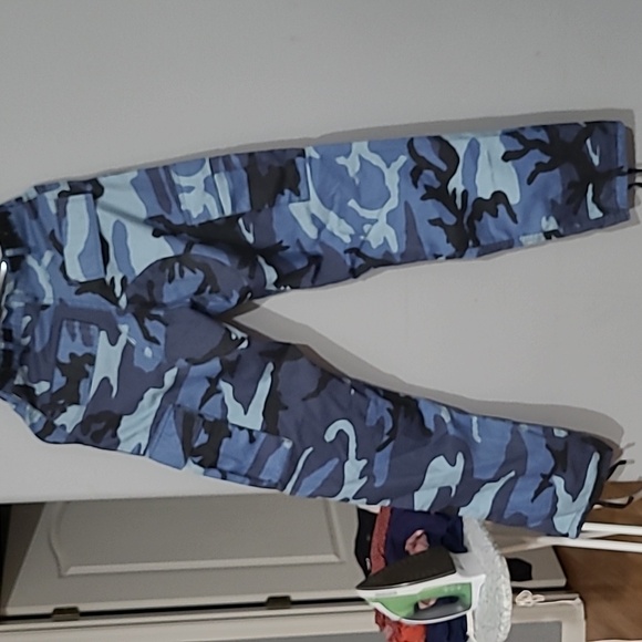 Juniors blue camo pants - Picture 3 of 6